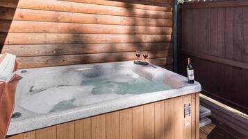 Studio (2 Bedrooms) | Property amenity