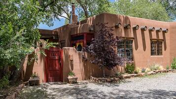 House (2 Bedrooms) | Property amenity