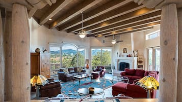 House (5 Bedrooms) | Property amenity