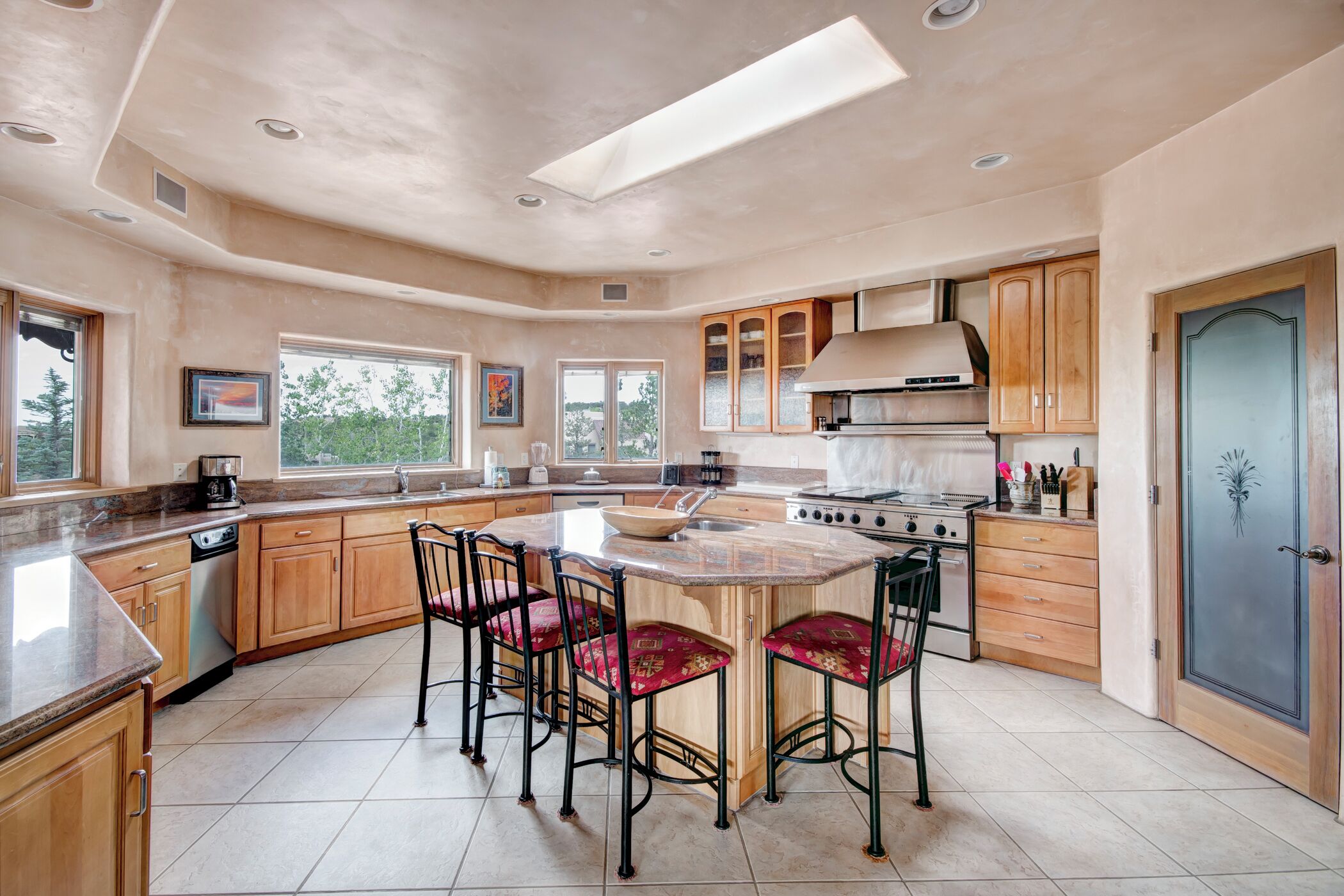 House (5 Bedrooms) | Property amenity