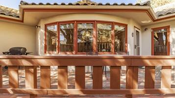 Studio (3 Bedrooms) | Fasilitas properti