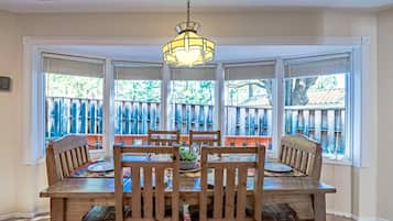 Studio (3 Bedrooms) | Fasilitas properti