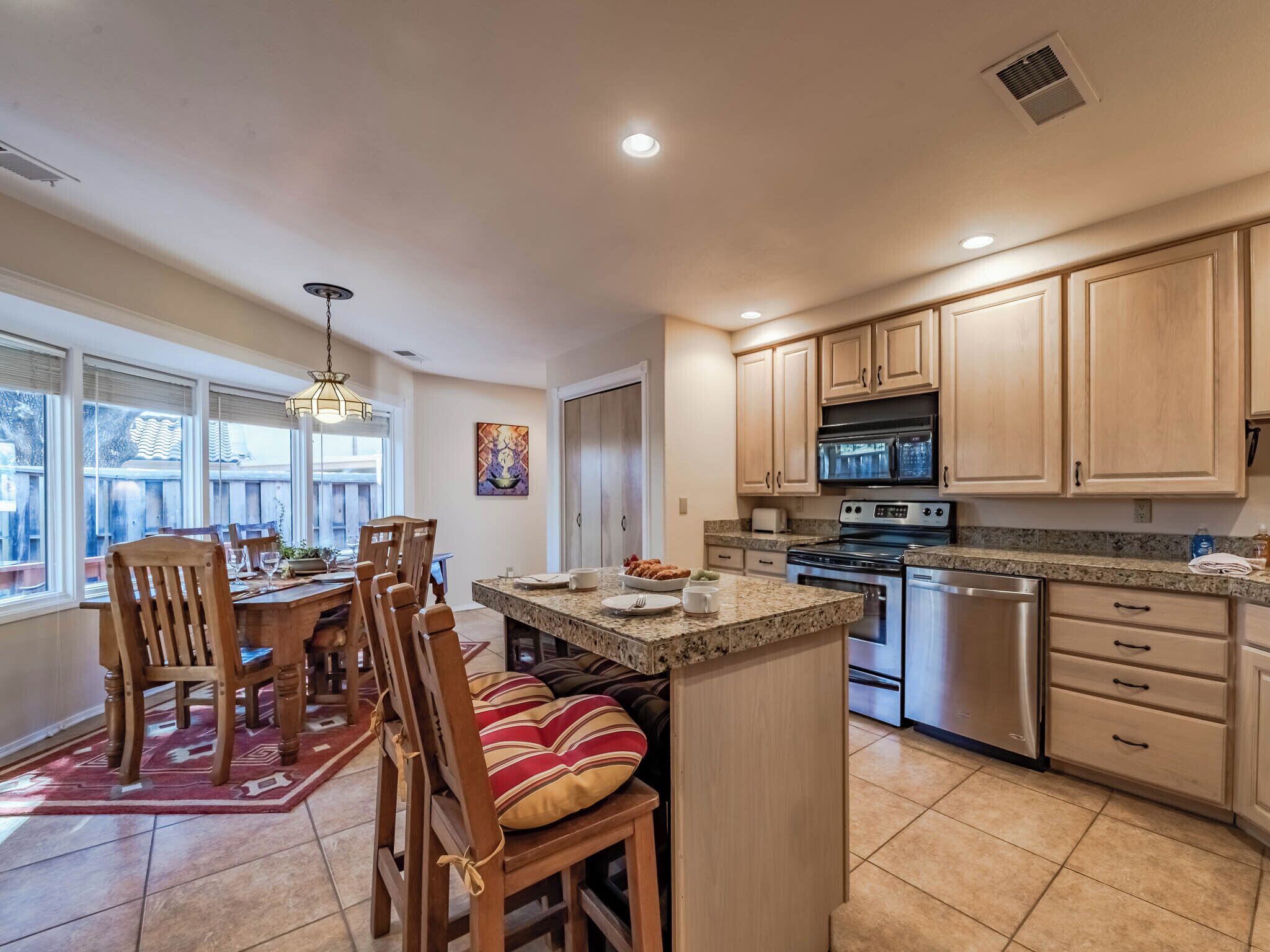 Studio (3 Bedrooms) | Property amenity