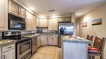 Studio (3 Bedrooms) | Property amenity