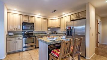 Studio (3 Bedrooms) | Fasilitas properti