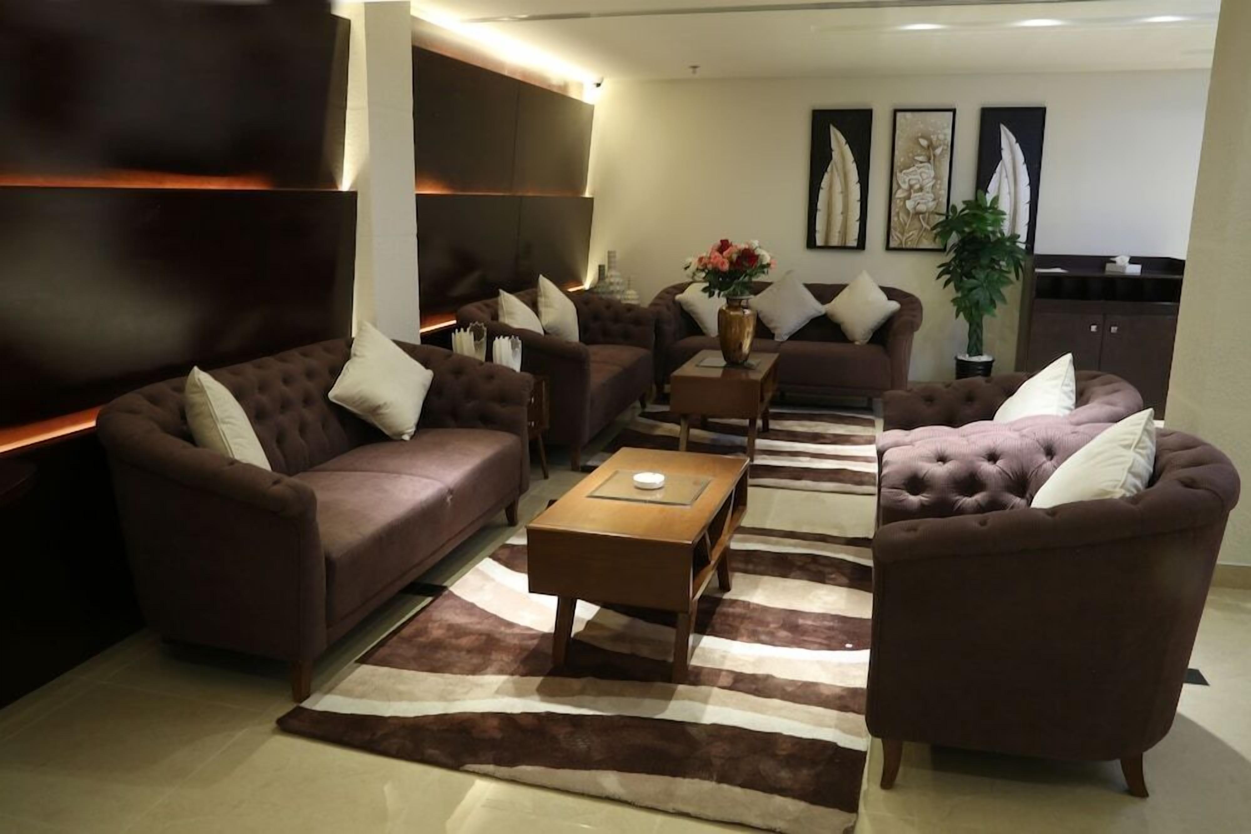 المنشأة من الداخل