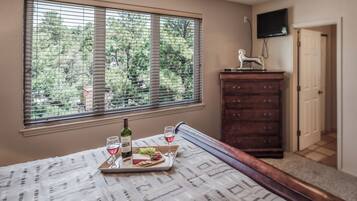 Studio (1 Bedroom) | Property amenity