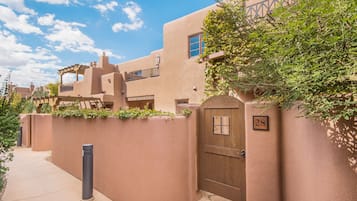 House (3 Bedrooms) | Property amenity