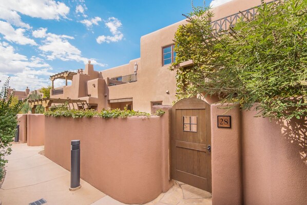 House (3 Bedrooms) | Property amenity