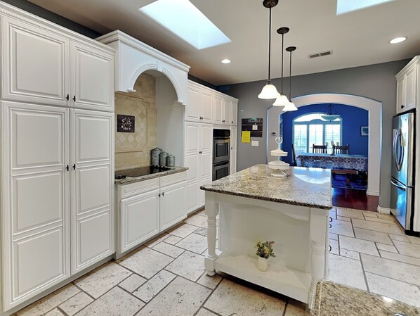 Studio (5 Bedrooms) | Property amenity