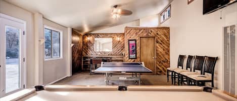 Studio (Multiple Bedrooms) | Property amenity