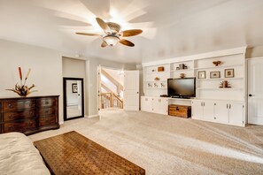 Studio (Multiple Bedrooms) | Property amenity