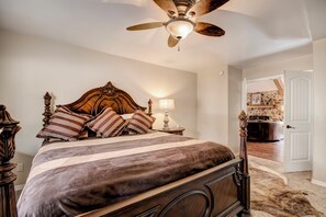 Studio (Multiple Bedrooms) | Property amenity