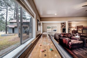 Studio (Multiple Bedrooms) | Property amenity