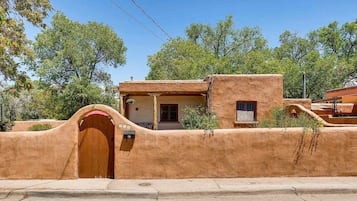 House (2 Bedrooms) | Property amenity