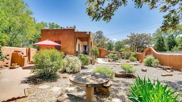 Casa (2 Bedrooms) | Restaurante al aire libre