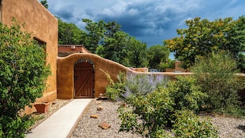 House (2 Bedrooms) | Property amenity