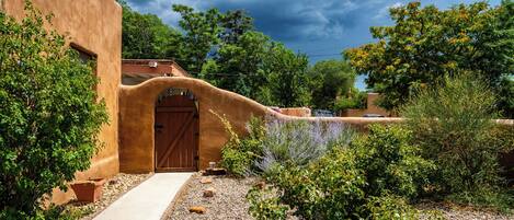 House (2 Bedrooms) | Property amenity