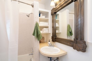 House (2 Bedrooms) | Property amenity - Gomez Gardens by Kokopelli Property Management (Santa Fe)