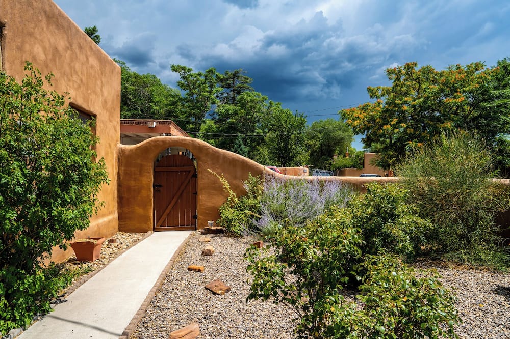 Gomez Gardens by Kokopelli Property Management - Cañada de los Alamos, NM