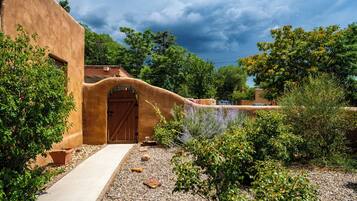 Casa (2 Bedrooms) | Servicio de la propiedad