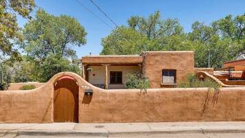 House (2 Bedrooms) | Property amenity