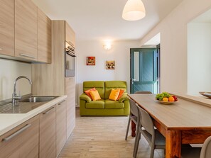 Oven, dishwasher, toaster, highchair