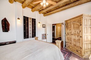 Casa (4 Bedrooms) | Servicio de la propiedad