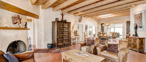 House (4 Bedrooms) | Property amenity