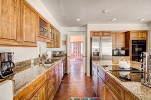 Casa (4 Bedrooms) | Servicio de la propiedad