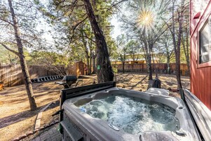 Studio (3 Bedrooms) | Property amenity