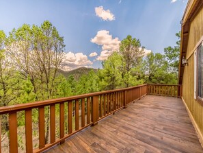 Studio (3 Bedrooms) | Property amenity - Mockingbird Cabin by Ruidoso Vacation Rentals (Ruidoso Downs)