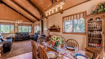 Studio (3 Bedrooms) | Property amenity