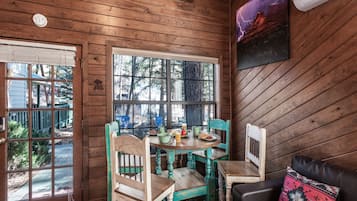 Condo, nhiều giường, quang cảnh sông (#Riverfront 2 - Pet Friendly) | Khu ăn uống