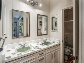 ハウス ベッド (複数台) バルコニー マウンテンビュー | バスルーム | タオル、トイレットペーパー