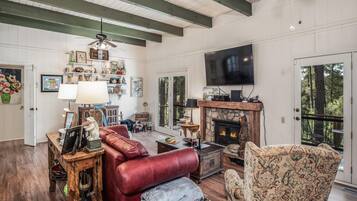 House, Multiple Beds, Balcony, Mountain View | Living area | TV, fireplace