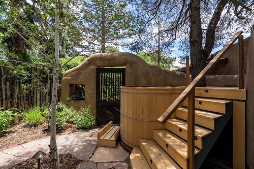 Historic Garden Retreat by Kokopelli Property Management