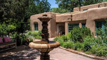 House (4 Bedrooms) | Property amenity