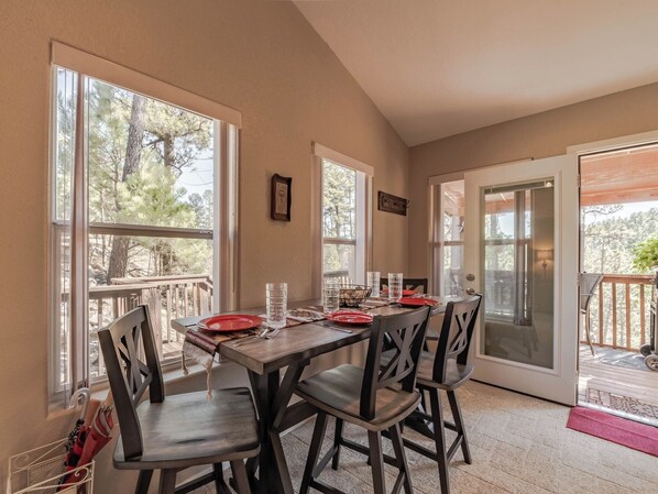 Studio (3 Bedrooms) | Property amenity