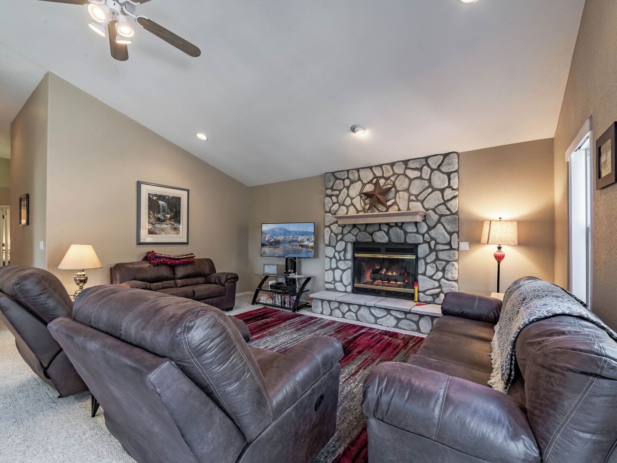 Studio (3 Bedrooms) | Front of property