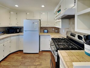 Studio (4 Bedrooms) | Property amenity