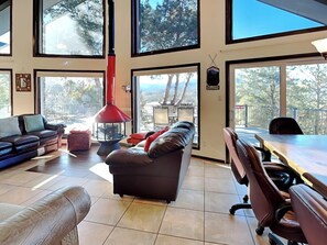 Studio (4 Bedrooms) | Property amenity