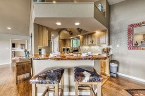 Studio (3 Bedrooms) | Property amenity