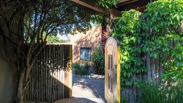 House (3 Bedrooms) | Property amenity