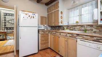 House (3 Bedrooms) | Property amenity