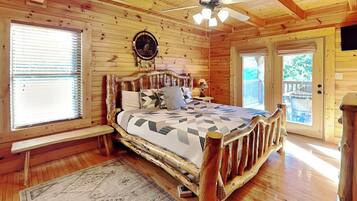 Cabin, 4 Bedrooms | 3 bedrooms, individually decorated, individually furnished, free WiFi