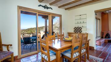 Casa, 3 habitaciones | Restaurantes