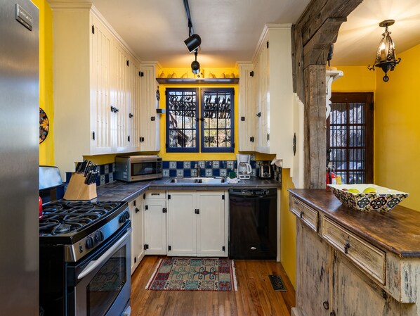 House (2 Bedrooms) | Property amenity