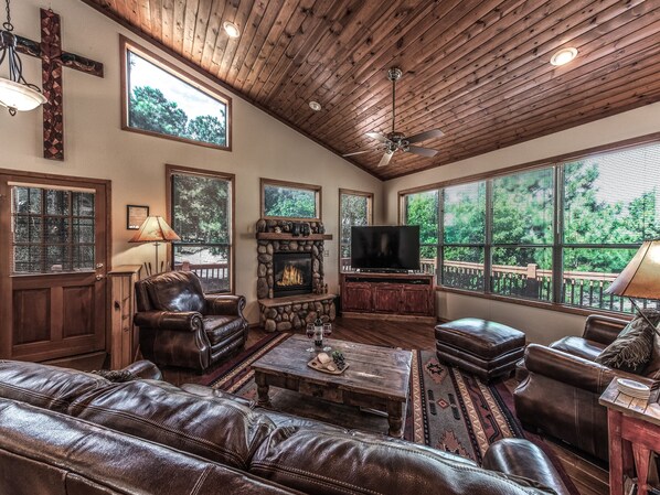 Studio (3 Bedrooms) | Property amenity