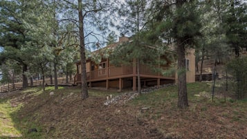 Studio (2 Bedrooms) | Property amenity